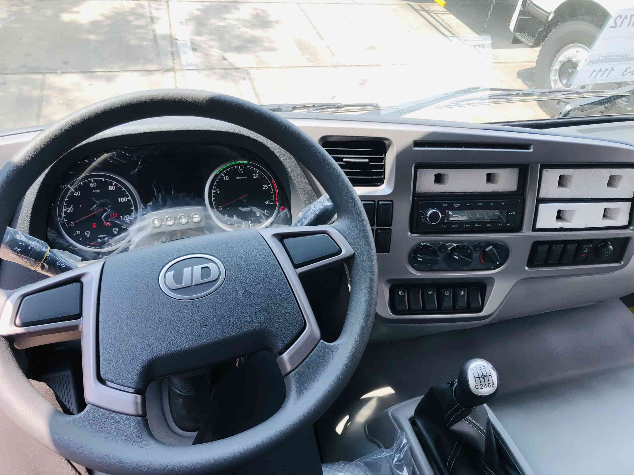 Nội thất đầu kéo UD 350hp 2024